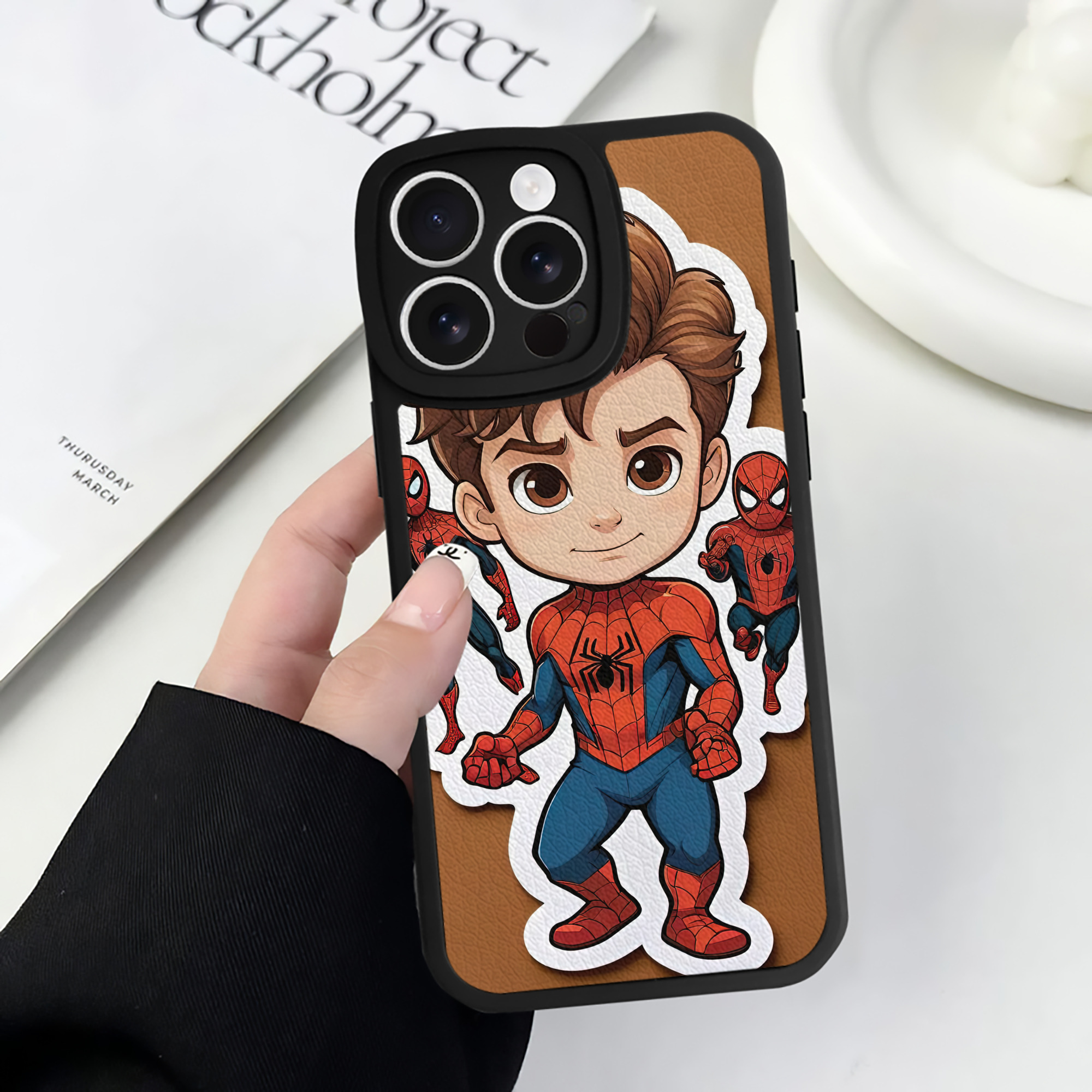 Spider Man スパイダーマン 【iPhone 16シリーズ対応】シリコンスマホケース（レザー調） 材質：シリコン